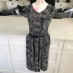 Anne Klein Cap Slv Fit & Flare Geometric Print Belted V Neck Dress Blk Wht Sz 12